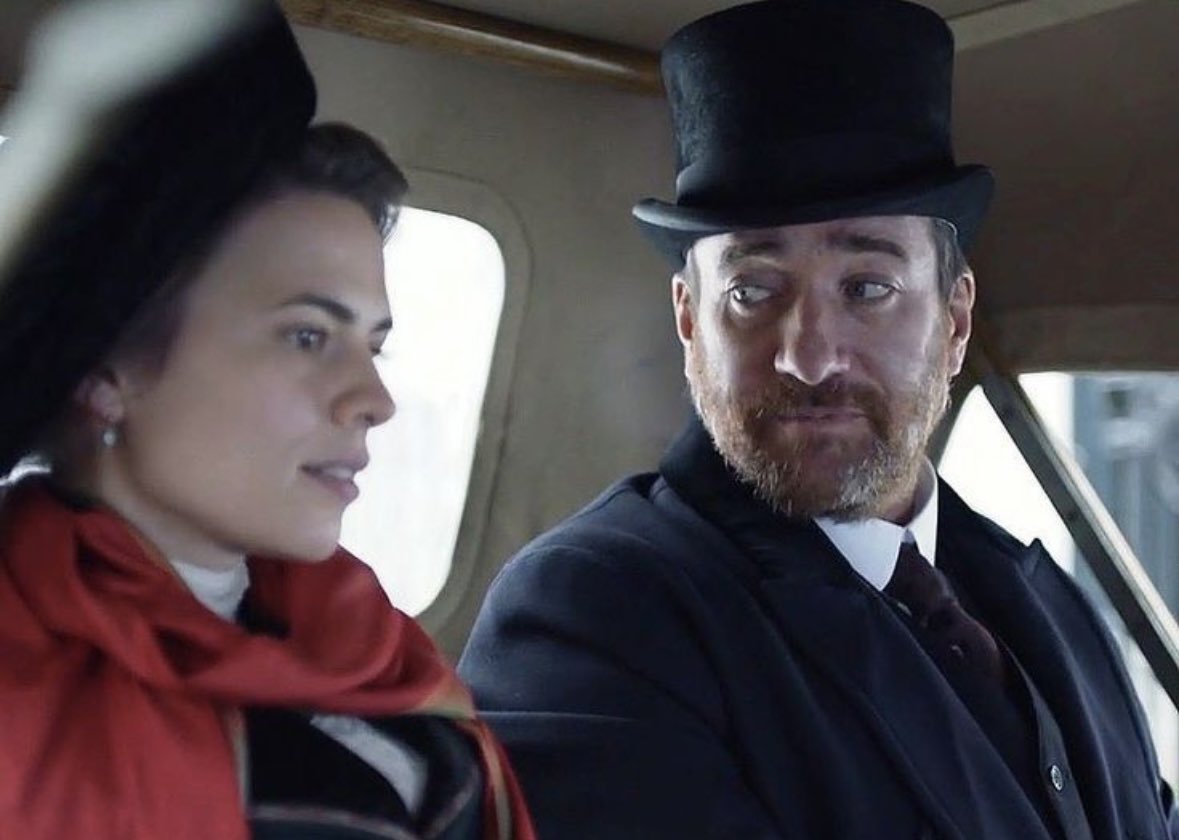 MacfadyenDaily's tweet image. No shave November with Howard’s End.

#matthewmacfadyen #howardsend #hayleyatwell