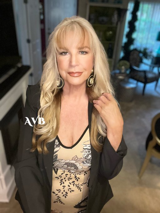 Happy Sunday!  "Your imagination will  take you to where the magic is."  A Bradley https://t.co/riwY