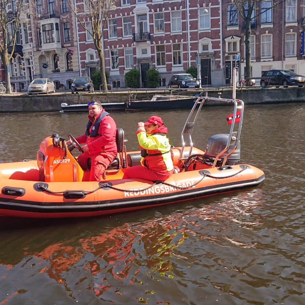 Lifeguard worden op strand IJburg en bij evenementen zoals oa Pride, SAIL, triatlons, Sinterklaasintocht etc.? Op 29 november houden wij een informatieavond. Sta jij graag klaar voor je medemens? Meld je snel aan via info@amsterdamsereddingsbrigade.nl of stuur dm.