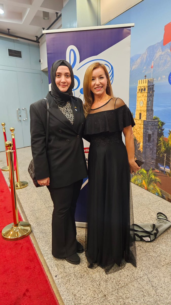 İyi Parti Antalya Kadın Politikaları Başkanlığı Olarak,Atamızın en güzel anlarını bize anlatan bu sanat etkinliğinde emeği geçen herkese teşekkür ediyoruz.(10 Kasım) 🙏🇹🇷
<a href="/meral_aksener/">Meral Akşener</a> <a href="/avunzileyuksel/">Ünzile Yüksel</a> <a href="/AyferYilmaztr/">Ayfer Yılmaz</a> <a href="/SBugraKavuncu/">Buğra Kavuncu</a>  <a href="/AykutKaya07/">Aykut Kaya</a> <a href="/uzdrnesrinunal/">nesrin ünal 🇹🇷</a> <a href="/kurtaysenkurt/">Ayşen Kurt</a>