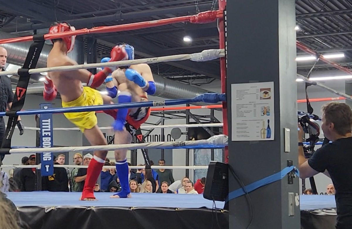 capper_world's tweet photo. Great night of fights @straightgwap 👊 Shout out Simon "Bad Bwoy" Marcus 🇯🇲 🏆 #MuayThai #Toronto https://t.co/iYrLumDTg4