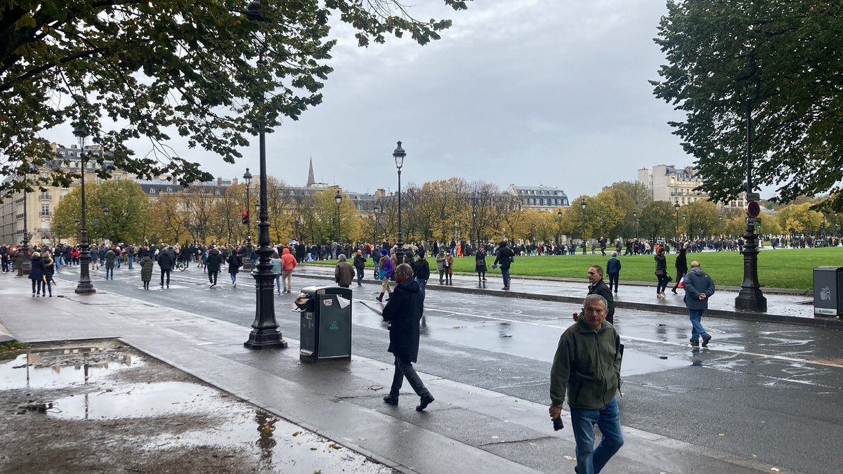 Aux Invalides, le collectif Golem, qui souhaite manifester contre la présence de l’extrême droite dans le cortège, vient de se faire notifier par la police que les pancartes « RN = antisemitisme » sont de nature à troubler l’ordre public et pourraient justifier une intervention