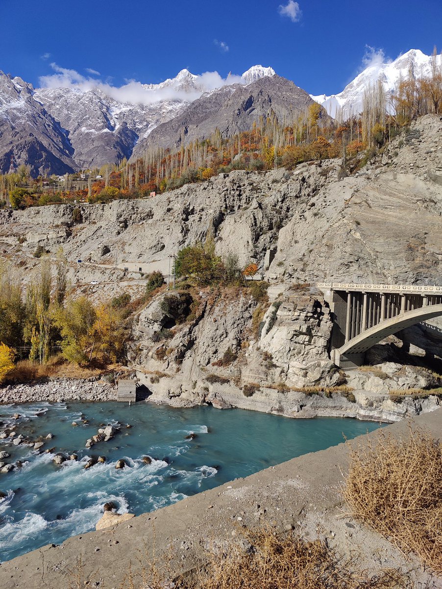 naanchannay's tweet photo. Autumn vibes 🍂🍁 #HunzaNagar https://t.co/xsbyVbh6eh