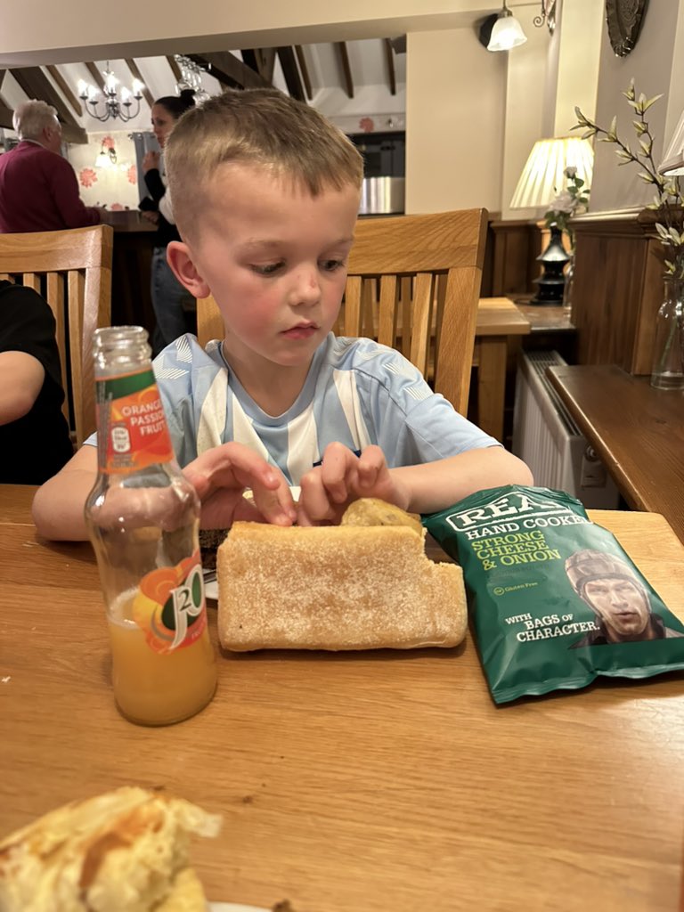 EmmaVernalxox's tweet photo. Elliott had the best day yesterday, plenty of happy memories made. He’s absolutely shattered today, luckily his match was called off https://t.co/MINY1Qk1ft