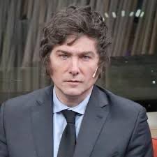 JuampaSantos's tweet photo. ¿Quién debe ser el nuevo presidente de Argentina?

🔁 Javier Miley
❤️ Sergio Massa

💬 Comenta 👇 https://t.co/PzPeqjQ12V
