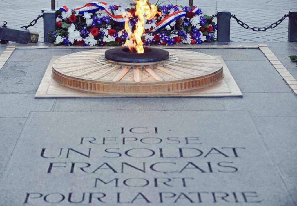 laurentpotel's tweet photo. Depuis hier, cela fait 100 ans que la flamme du soldat inconnu est allumée sous l'Arc de Triomphe. https://t.co/81lPKyeJET