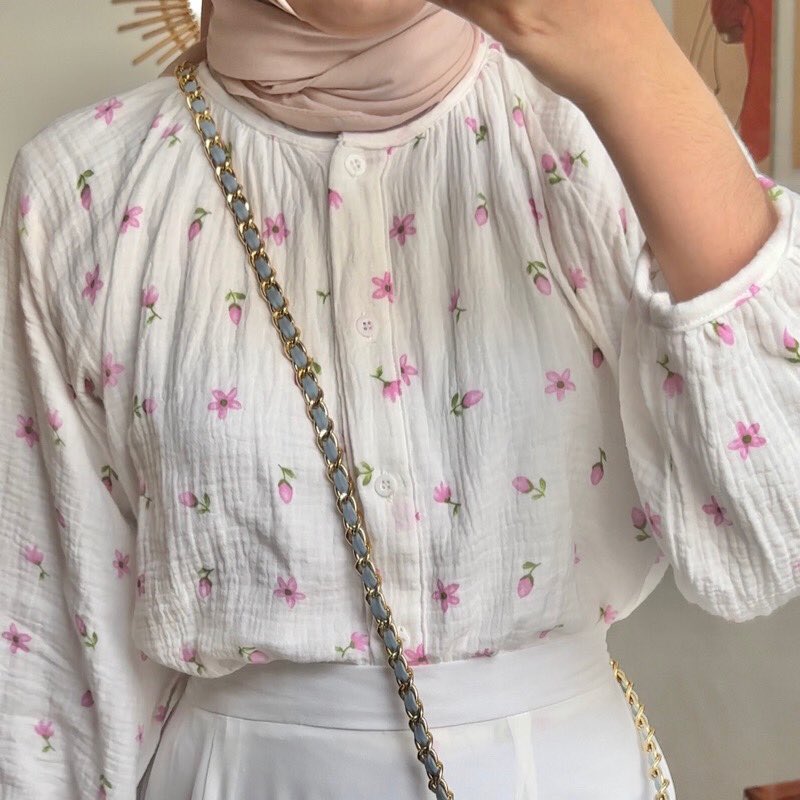 luvzvia's tweet photo. — blouse bunga

emng boleh secantik ini? ya boleh lah 😭💓🫶🏻

blouse putih udh pasti kepake banget &amp; gampang buat di mix and match, tp ini agak nerawang ygy jadi harus pake manset 🌷🕊️

🔗 https://t.co/dyVttEr66C https://t.co/snoZ4VOGcP
