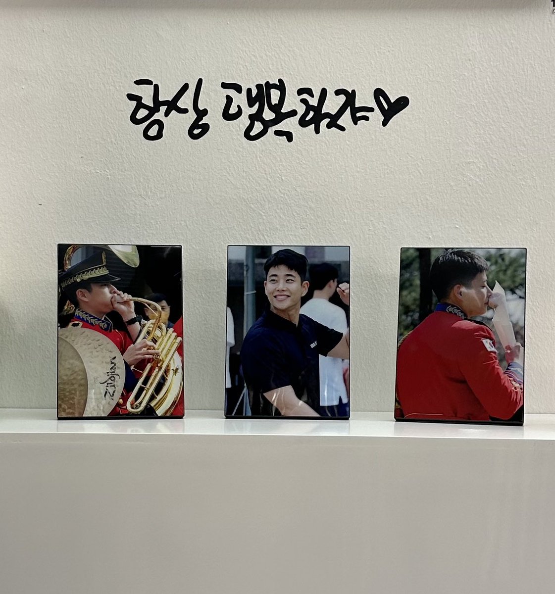 우리 명주니 하고 싶은 거 다~ 해라~~🤗🧡
오늘 전역 카페 너무 예뻤다 !! 굿즈들도 !! 
음료랑 마카롱은 아까워서 못 먹게따이이ㅣㅣ😭🤣

#다시_돌아온_엠제이
#AGAIN_MJ
#ASTRO #MJ #아스트로 #엠제이 #김명준
<a href="/from_Mspring/">AGAIN MJ⏳️</a>