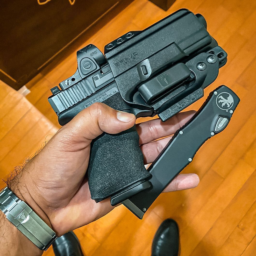 BravoHolsters's tweet photo. Whatβs your go-to EDC knife? β¬οΈ
πΈ : @thereneaguirre
#edcknife #knifefanatics #microtech #edcknives #knivesallday #glock19 #bravoholsters #appendixcarry #bravoconcealment #edc #gunsdaily #gunfanatic #carrydaily #everydaycarry #tacticallife #guns #firearms #holster https://t.co/EfrlE0Sttx
