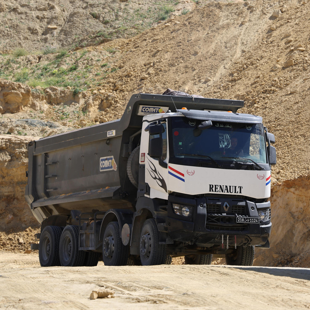 RenaultTrucksEs's tweet image. ¡Acabamos la semana con fuerza y robustez! 

#RenaultTrucks 
#Potencia
#Robustez 
#FinDeSemana 
#RenaultTrucksK