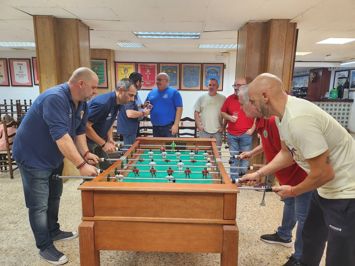 Pilar_SFrancesc's tweet image. Este 𝗜 𝗖𝗔𝗠𝗣𝗘𝗢𝗡𝗔𝗧 𝗗𝗘 𝗙𝗨𝗧𝗕𝗢𝗟𝗜́ 𝗘𝗣𝗦𝗙 és un no parar…

Ya s’ha disputat la 𝗙𝗜𝗡𝗔𝗟 entre les falles Avinguda de l’Oest @Velluters2 i Peu de la Creu @peudelacreu 

𝗖𝗔𝗠𝗣𝗘𝗢́
𝗙𝗮𝗹𝗹𝗮 𝗣𝗲𝘂 𝗱𝗲 𝗹𝗮 𝗖𝗿𝗲𝘂 ¡Enhorabona!

#AEPSF24 #FutbolíAEPSF