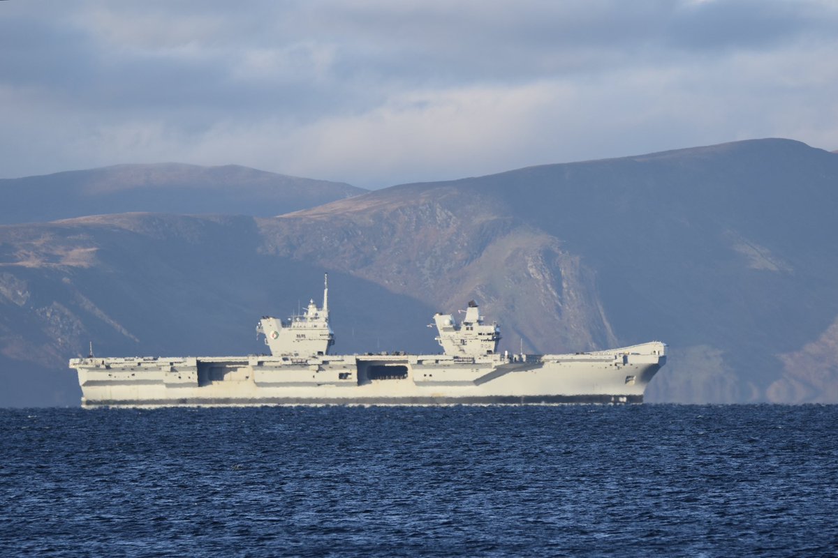 HMS Queen Elizabeth (R08) Queen Elizabeth-class aircraft carrier inbound on the Clyde - November 12, 2023 #hmsqueenelizabeth #r08 SRC: TW-@wolfie250