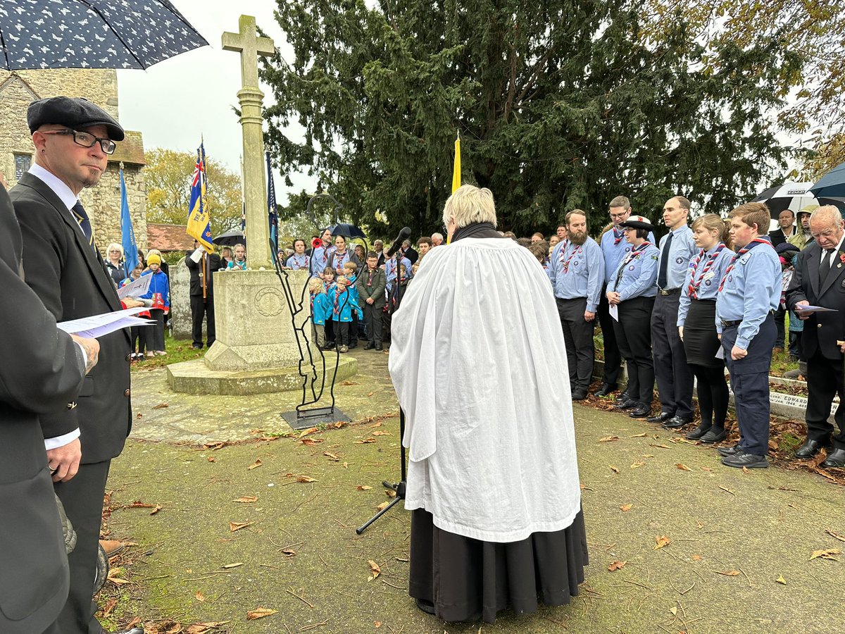 Rather damp outdoor remembrance service at Great Wakering war memorial today. Thanks to my 2 brolly holders for keeping me and my keyboard relatively  dry!