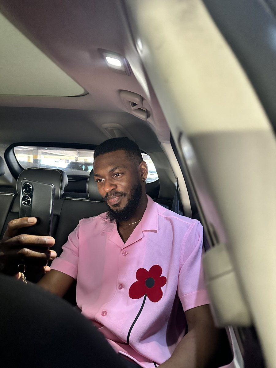 adekunleolopade's tweet photo. Swoosh ! 
@OPPONigeria called 🤙🏾

#OPPOBlackFriday #HighFiveWithOPPO https://t.co/XGpwOEJS7Y
