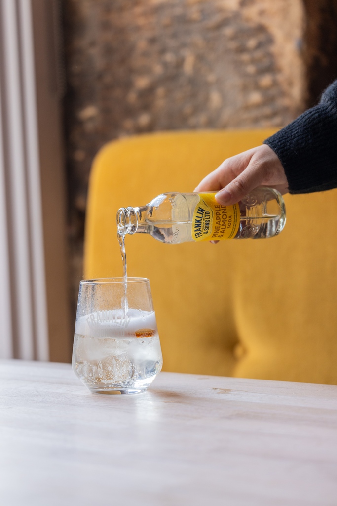 Pour yourself a soda this Sunday 🍍

#remarkabledrinkswithoutcompromise #soda #pinepple #almond #mixer #weekend #sunday #drinks