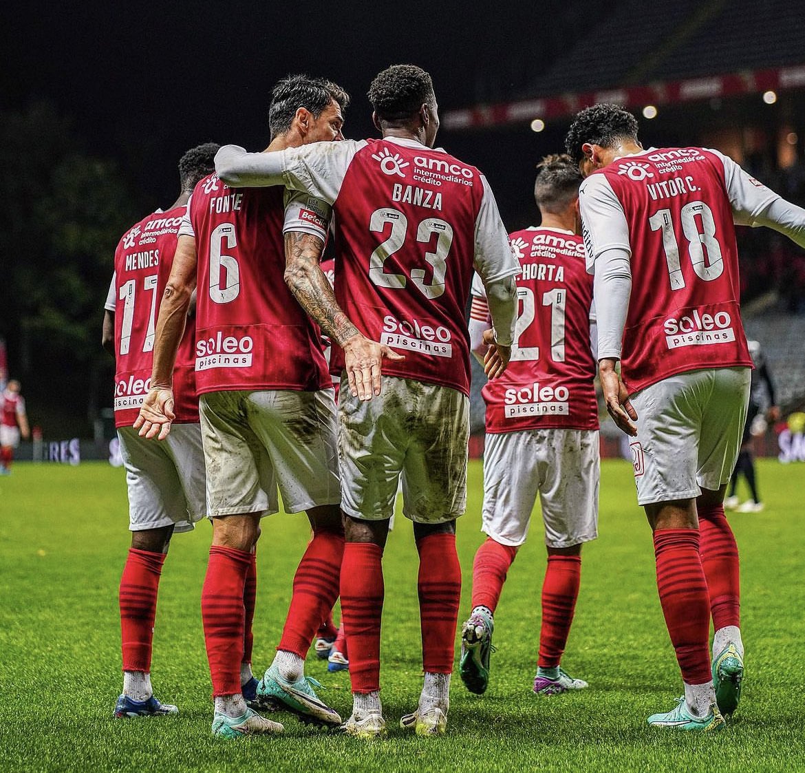 ZoneSCBraga's tweet image. 🔴⚪️ Primeira Liga — Une victoire obligatoire 

Dans un week-end où le 1e affronte le 2e et le 3e affronte le 5e, Braga 4e se rend sur la pelouse de la lanterne rouge Arouca à partir de 19h ! 

#FCASCB | #PrimeiraLiga
