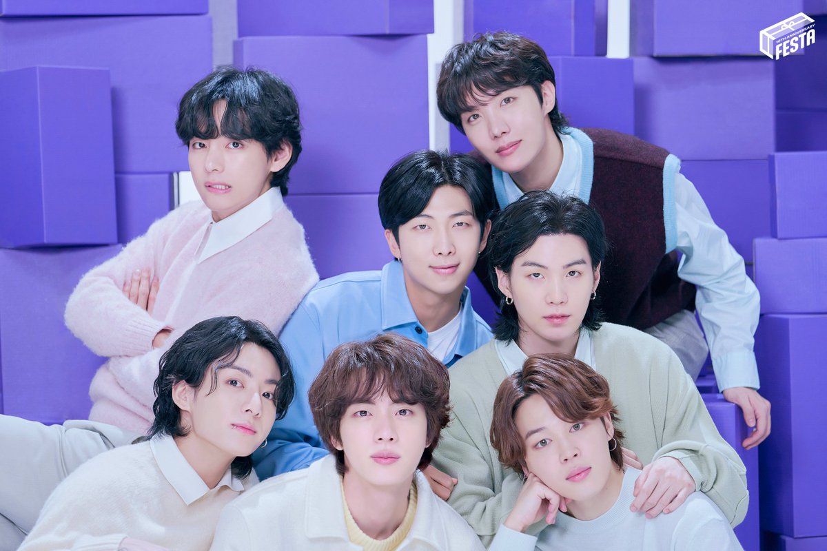 ncbdl_875's tweet photo. RT + REPLY

BTS BTS BTS   
BTS PAVED THE WAY 
BTS IS 7  
BTS OUR FOREVER ARTIST  
BTS THE BEST https://t.co/RzBfLc3dlr