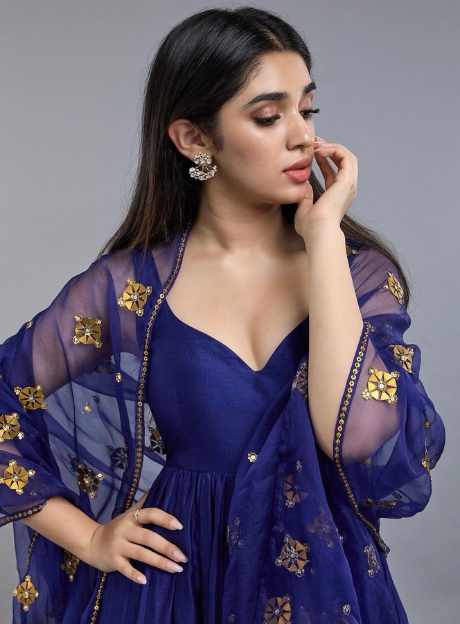 F-vPgAEWsAAni0N?format=jpg&name=900x900