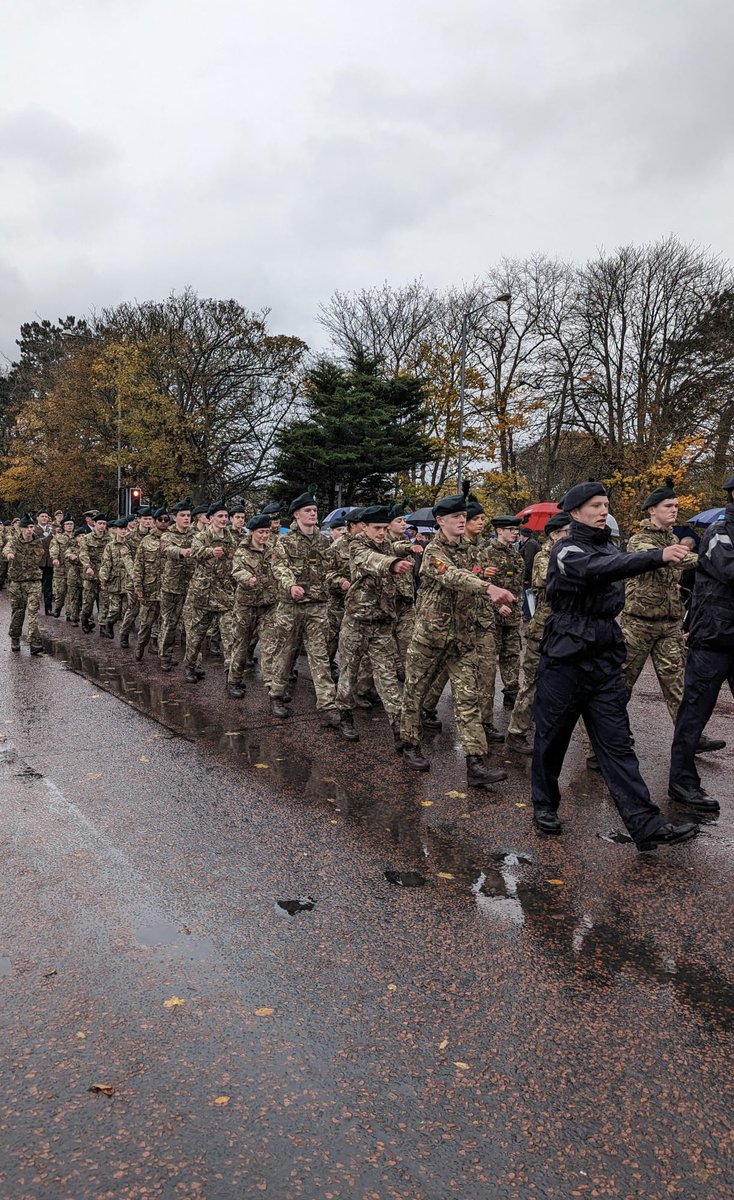 Cadets from both sections took part in a Service of Remembrance at Ward Park in Bangor this morning. #RemembranceSunday @BangorGrammar @GlenlolaSchool