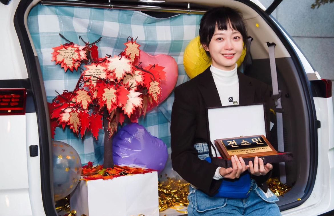 ⭐️Somin's Last Episode, Ep.679

Six years after joining the show, she officially leaves. With her hardwork, no words can say how much we thank her. Thank you our moth and now, a beautiful butterfly.

RM JEON SOMIN SIGNING OFF 
#JeonSoMin #전소민 
#런닝맨의보물_전소민_수고했어요