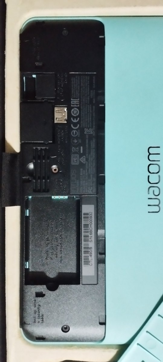 FlowerTeaPH's tweet photo. LFB 

I'm also selling my 
Wacom Intuos Draw Creative Pen Tablet

₱ 2500

Tablet &amp; Pen
3 extra nips 
USB Cable (with their port plug cover)
Manual + CD driver
Box (buo siya pero halatang madumi na 😅 natabunan na Kasi siya Ng ibang gamit pero all good) 

I'll give my pouch din https://t.co/KMJFEik1Iy