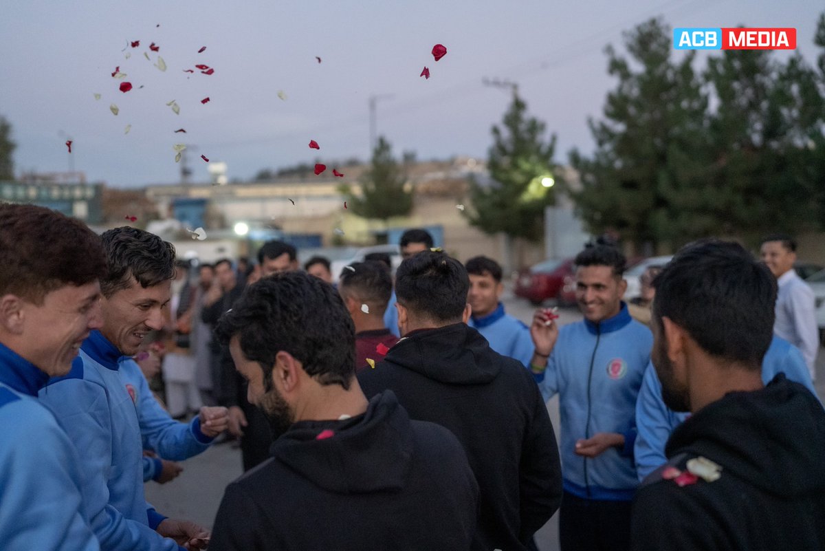 ACBofficials's tweet photo. After a successful journey at the ICC Men's Cricket World Cup 2023, the AfghanAtalan returned home this evening and faced an incredible welcome in Kabul. 🤩

#AfghanAtalan | #CWC23 | #WarzaMaidanGata https://t.co/tgPmqNLFyf