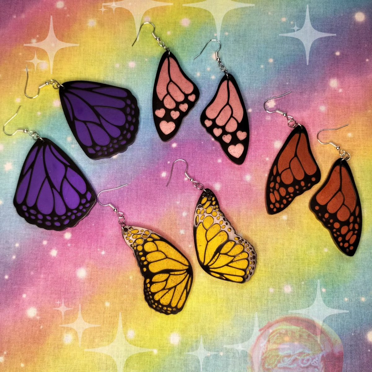 TLC_Artistique's tweet photo. Good afternoon everyone 👋

I have some beautiful butterfly earrings available on my Etsy shop 💕

https://t.co/WoeSkmRBHA

~ TLC 🌸

#resin #earrings #handmade #jewellery #etsyuk #butterfly #colourful #cute #bold #resinearrings #pretty #smallartist #traditionalart https://t.co/ZPWyitVa7s