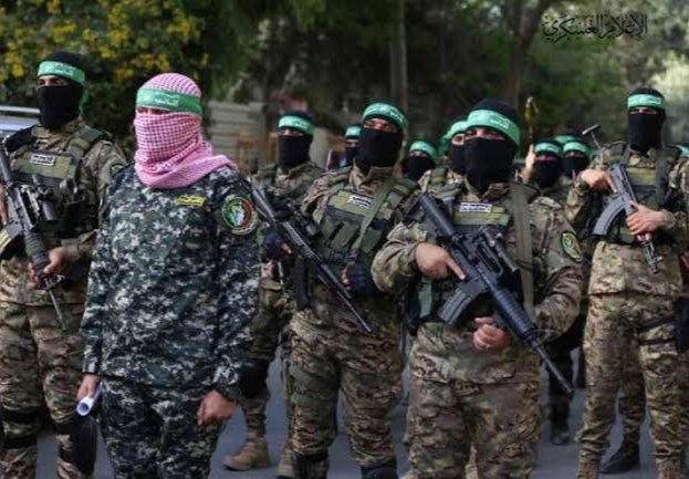 Allah ﷻ hedefinizi isabetli kılsın, bir attığnızı bin eylesin.
Rabb'im sizi mensur ve muzaffer eylesin. 
Dualarımız Sizinle 

#KASSAMTUGAYLARI 
#KassamOnurumuzdur 
#Ebu_Ubeyde 
#Gaza_under_attack