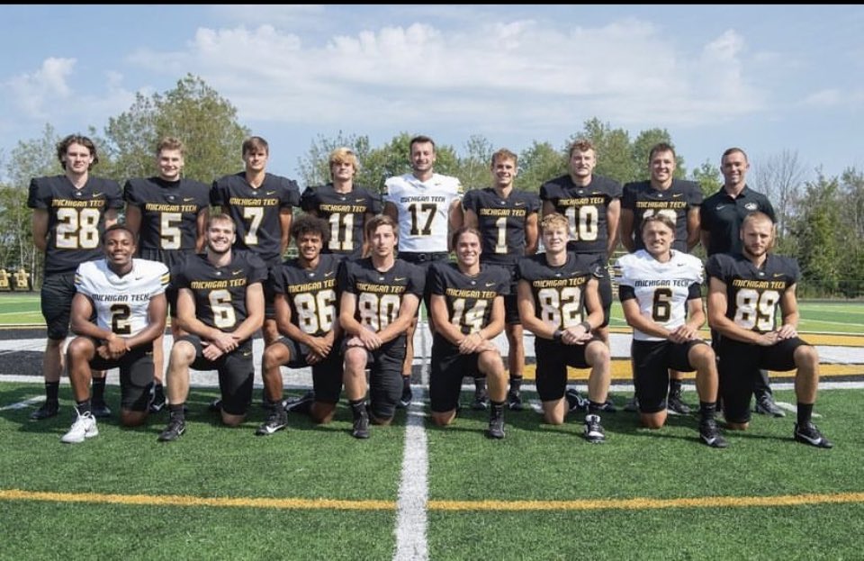 LisaMaki6's tweet photo. I wish I could explain the brotherhood MTU football has! They work hard on and off of the field and support one another in so many ways. Thank you to the seniors and coaches for being such great leaders. @MTUFB @DanMettlach @CoachO_Neill https://t.co/owL0ArWMko