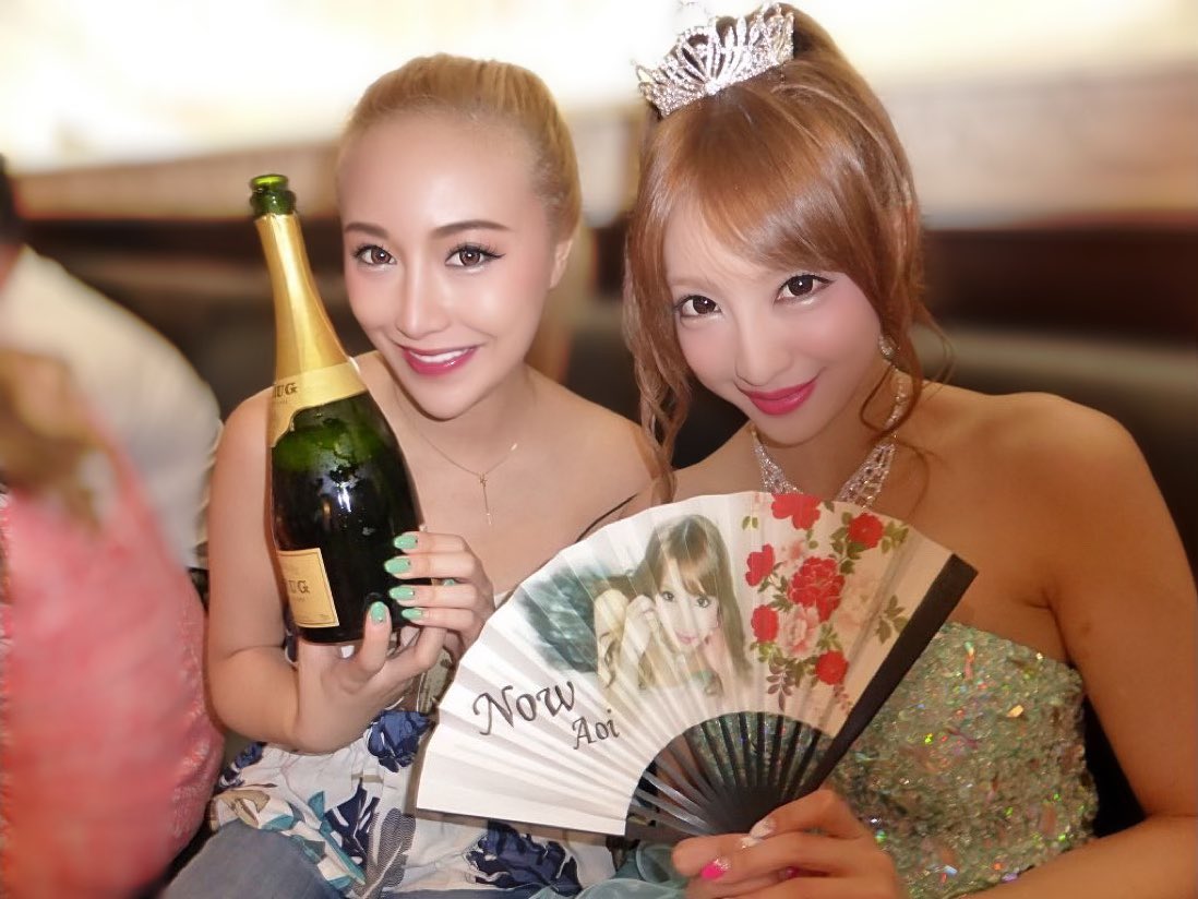 たまにはキャバ嬢全盛期時代の写真も！ 歌舞伎町の女王、一条葵さんの