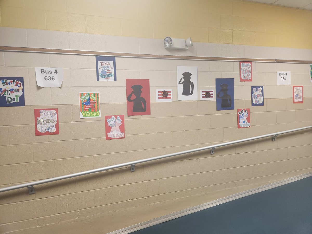 Sunshynnee11's tweet photo. 4th grade honors our Veterans! Thank you for your sacrifices! @NISDMurnin https://t.co/OlDxNZfBuo