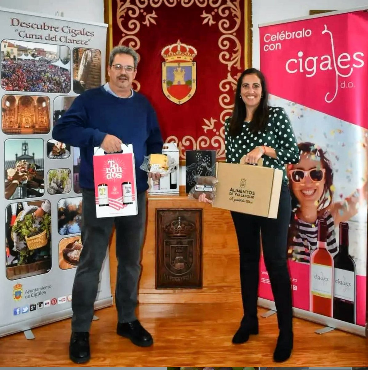 bodegacpcigales's tweet photo. Entrega de premios del XII Concurso de fotografía digital de la XLIII Fiesta de la Vendimia de Cigales.
"Pisado" de Carlos J. Platero ha sido la foto ganadora , la entrega de premiosa cargo de la Concejala de Turismo, Enoturismo y Cultura @mariadelval_
#torondos #bodegacigales https://t.co/ezjzShwYdu
