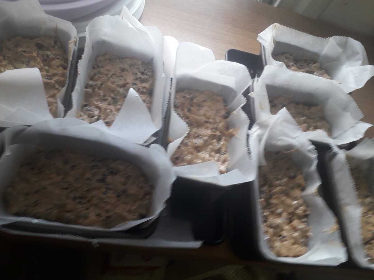 deelyscafe's tweet image. Its Christmas Cake a making time 😊
#glutenfree #Christmascake #firstbatch #heregoes #soakeddriedfruit