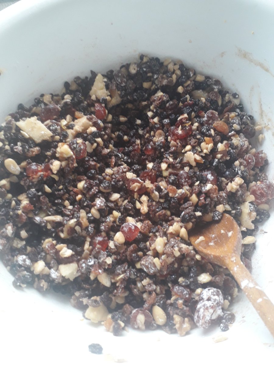 deelyscafe's tweet image. Its Christmas Cake a making time 😊
#glutenfree #Christmascake #firstbatch #heregoes #soakeddriedfruit