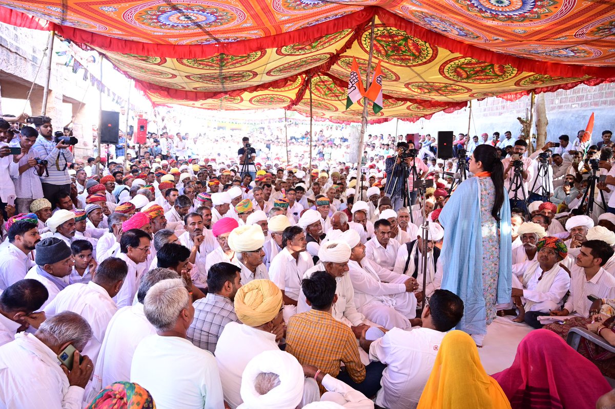 DivyaMaderna's tweet photo. मुख्य चुनाव कार्यालय का भव्य उद्घाटन। 

आज दीपावली के शुभ दिन ओसियां में मुख्य चुनाव कार्यालय का भव्य उद्घाटन हुआ। आपके इस आपार जनसमर्थन और स्नेह से अभिभूत हूँ। एक बार फिर से आप सभी को प्रकाशोत्सव के महापर्व दीपावली की हार्दिक बधाई एवं अनंत शुभकामनाएं। 

#divyamadernaphirse https://t.co/wlnbUhaMQu
