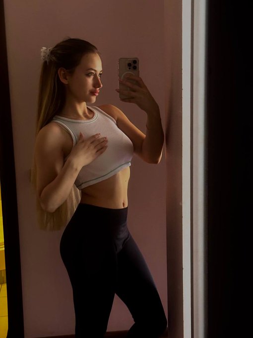 Don't just dream of a toned tush, work for it 🍑 https://t.co/vhXyCfHoPK