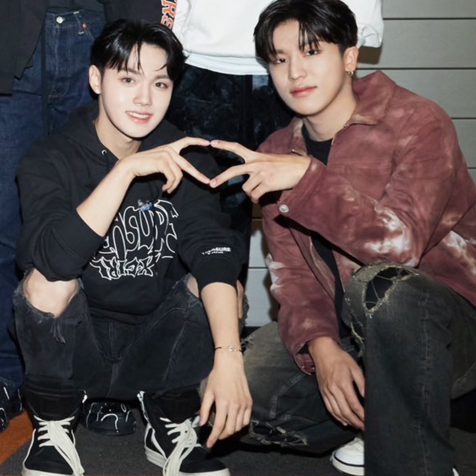 jwping_'s tweet photo. 얼초즈 도쿄돔 수고했더요 https://t.co/cRma6RLUnf