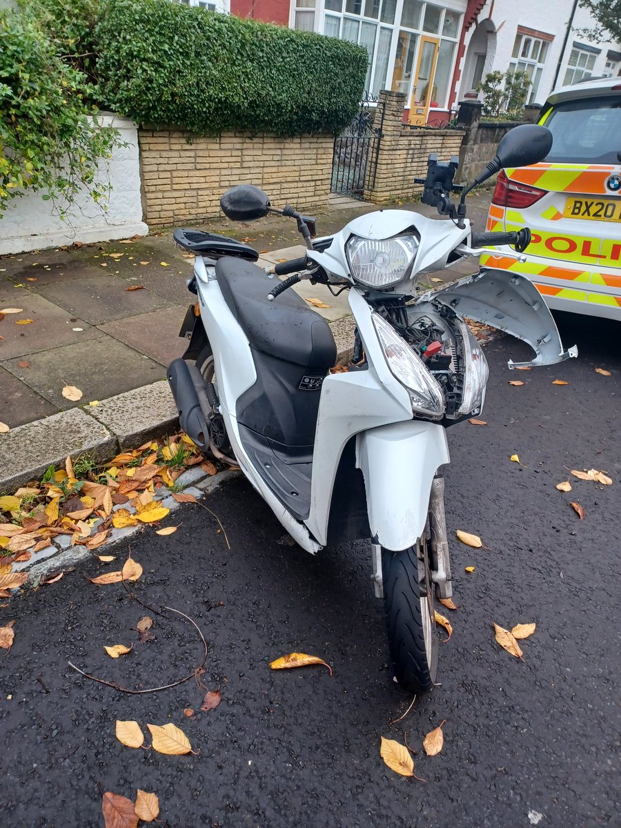 Just come across a stolen Moped on Furzedown. Now awaiting recovery. Back into the car from some heating!

#stolen #found #furzedown