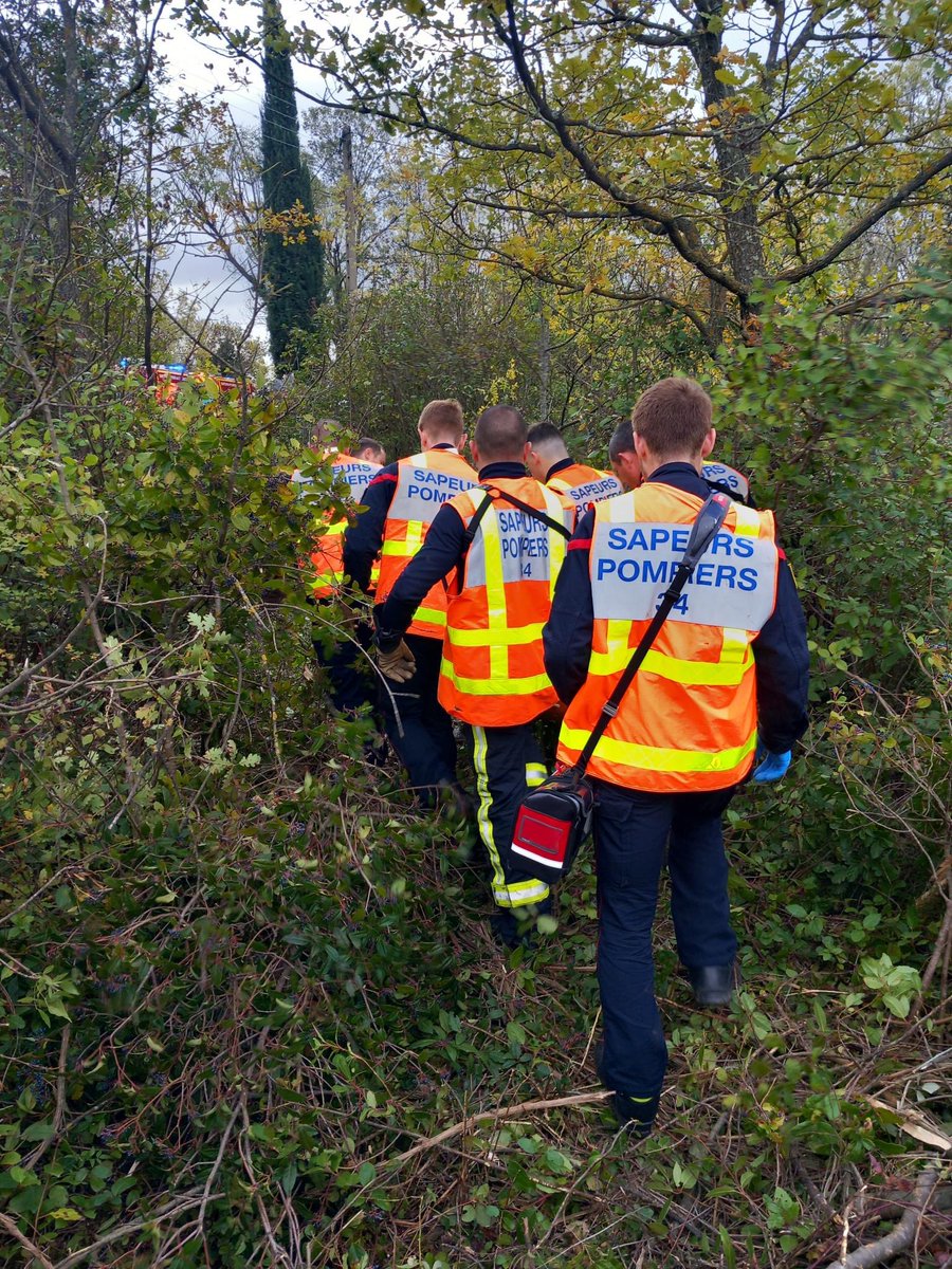 PompiersHerault's tweet photo. #Avcident|| AVP Commune de Clermont l’#Hérault suite & fin Les 2 victimes ont été remontées & conditionnées dans les 2 #VSAB Elles sont dirigées sur le @CHU_Montpellier https://t.co/OXShFC2AdJ