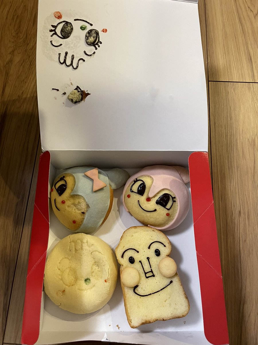 悲報！
コキンちゃんは致命傷、メロンパンナさんは見るも無残な姿に…
 #ジャムおじさんのパン工場