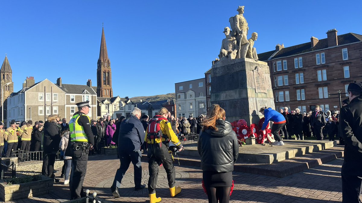 LargsRNLI's tweet photo. Crew from @RNLI Largs Lifeboat joined the Remembrance Ceremony at the Cenotaph in Largs this morning where we laid a wreath and remembered the fallen.
Lest we forget.
#lestweforget🌹 #remembranceday🌹 #remembrancesunday #largs #largsrnli #rnli #cenotaph #largscenotaph #poppies https://t.co/E341318uZd