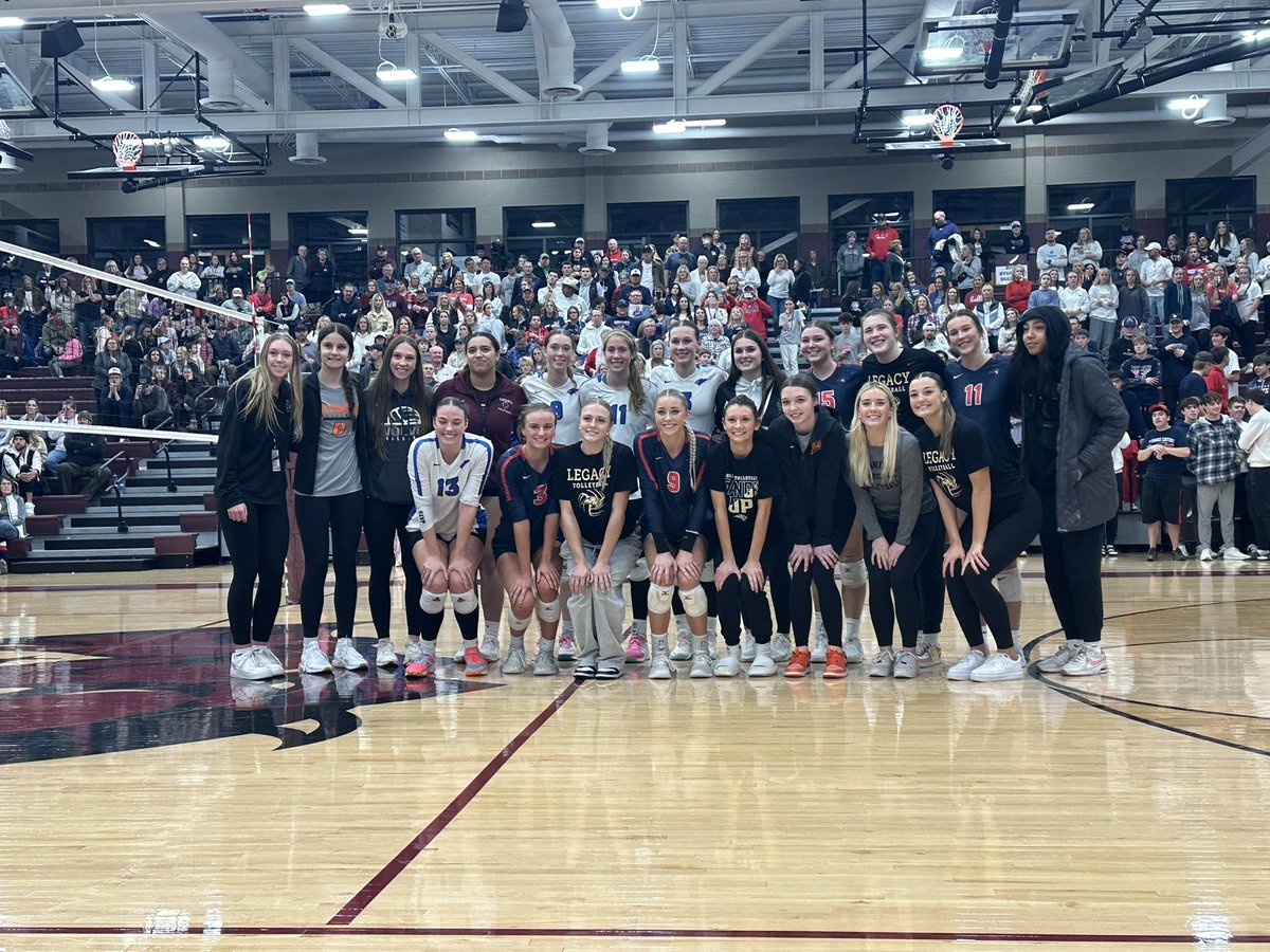 ❤️🏐💙Congratulations to the West Region 1st and 2nd Team All Conference Recipients! ❤️🏐💙
🏐1st Team: Atrianna Backman and Eden Fridley
🏐2nd Team: Quinn Kost and Erika Lee