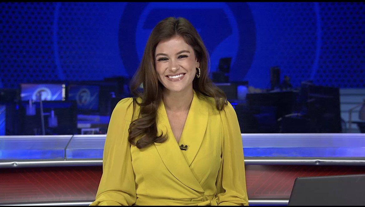 cbkmediamgt's tweet photo. That is client @OliviaDiVentiTV back in her regular weekend morning spot as the @wsvn Today In Florida anchor.
👏👏👏👏
#MiamiTVNews
#WSVN
#FOXMiami
#TodayInFlorida
#NewsAnchor
#TeamCBK https://t.co/HoxxLK5exW