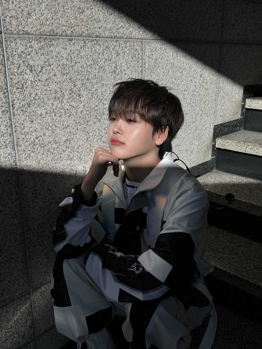 😎🤍
#크래비티 #형준 #인기가요