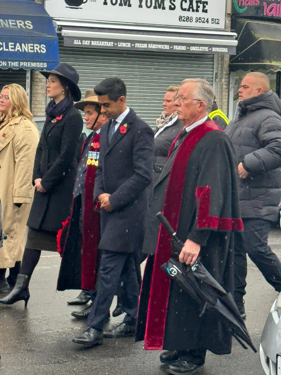 Ameet_Jogia's tweet image. Honoured to join the Remembrance Parade and Service in Edgware with veterans to pay tribute to all those who sacrificed their lives for our freedom. #LestWeForget2023