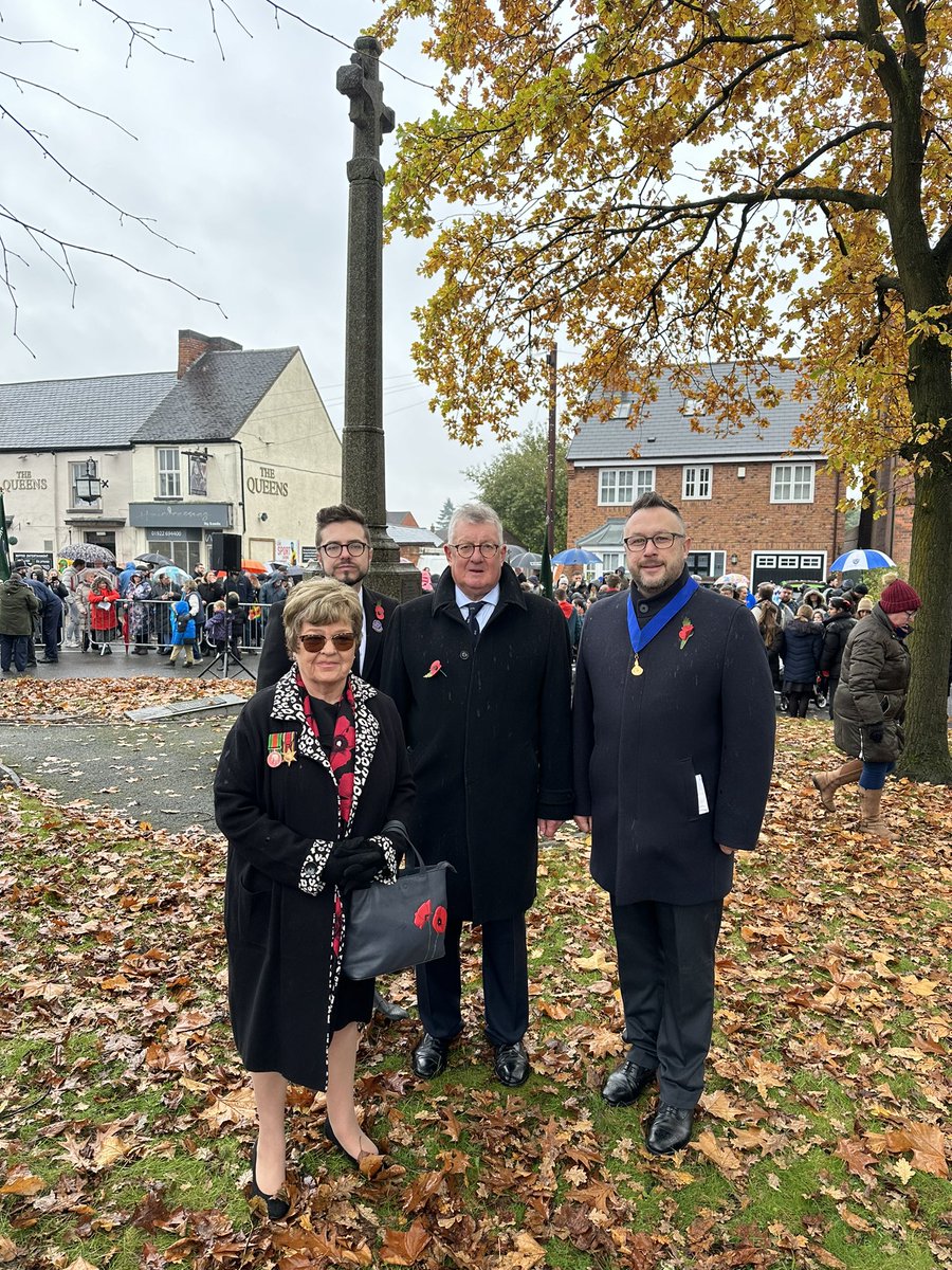 A privilege to be at Pelsall this Morning for their annual Service of Remembrance. Very large attendance for a most moving ceremony. @WMLieutenancy @WalsallCouncil #RememberenceSunday