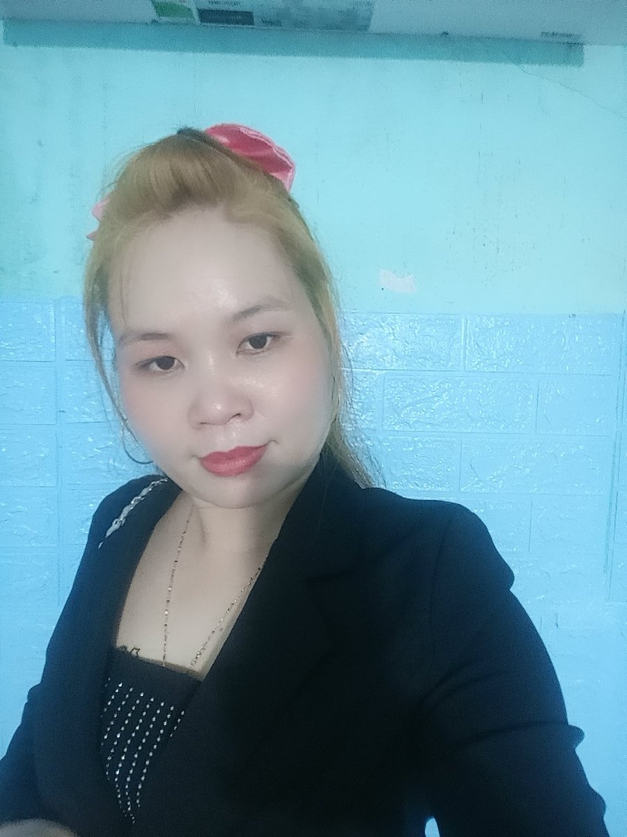 E chỉ còn 100 follow nữa thôi e mong mọi người TT với e với chứ đừng TT xong e trả lại rồi bỏ e mà ra đi e buồn.....