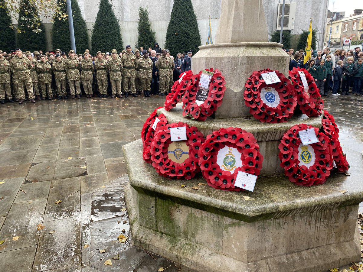 PutneyFleur's tweet photo. Very honoured to lay a wreath and give the sermon at the #Putney Remembrance service at St Mary’s with the British Legion  @1SanaJafri and @LeonieC 

Together we mourn and give thanks for the service of our armed forces, and hope, pray and work for peace.  

#RemembanceDay https://t.co/Ap2pJqwae8