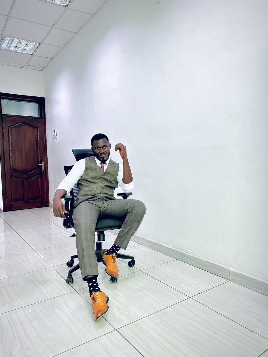 koby_ice's tweet photo. When you offer them a seat and they reject it, be your own Chairman 🥂 https://t.co/WNtZnqU9yT