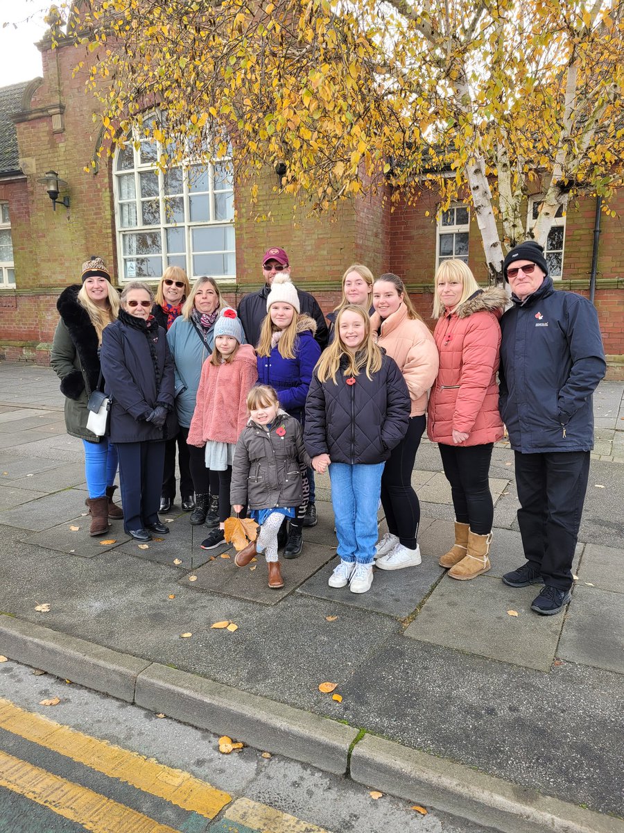 MissLinklater's tweet photo. Goole Remembrance Parade 🥁 

A very foggy morning with a huge turn out. Well done to all the children from Boothferry who were marching! 
Was nice to see so many of you there. 

Here I am, with most of my family! 

@BoothferryPS @ChipperfieldYr4 @MrCapewell77 https://t.co/zbFkHG5aN2